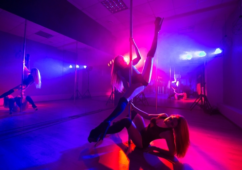 4 Female Strippers for Naughty Bachelors
